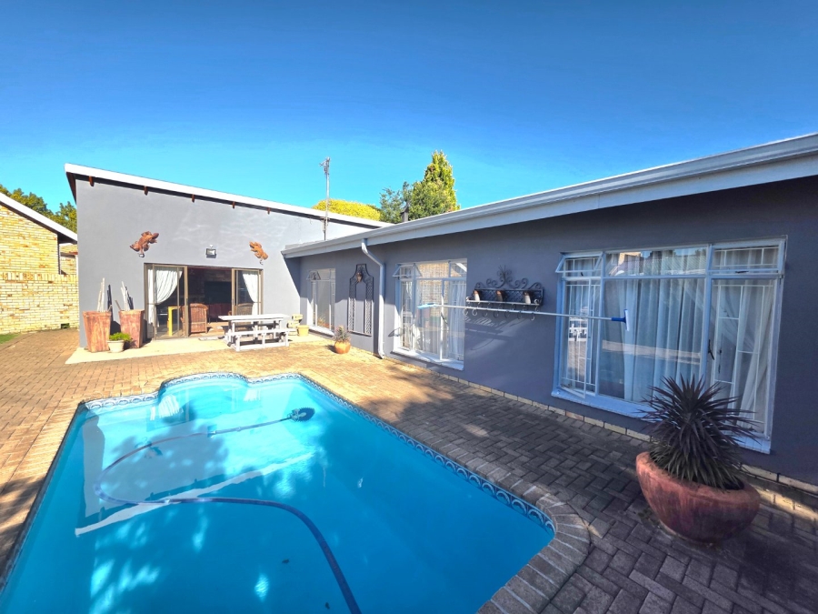 4 Bedroom Property for Sale in La Provance Free State